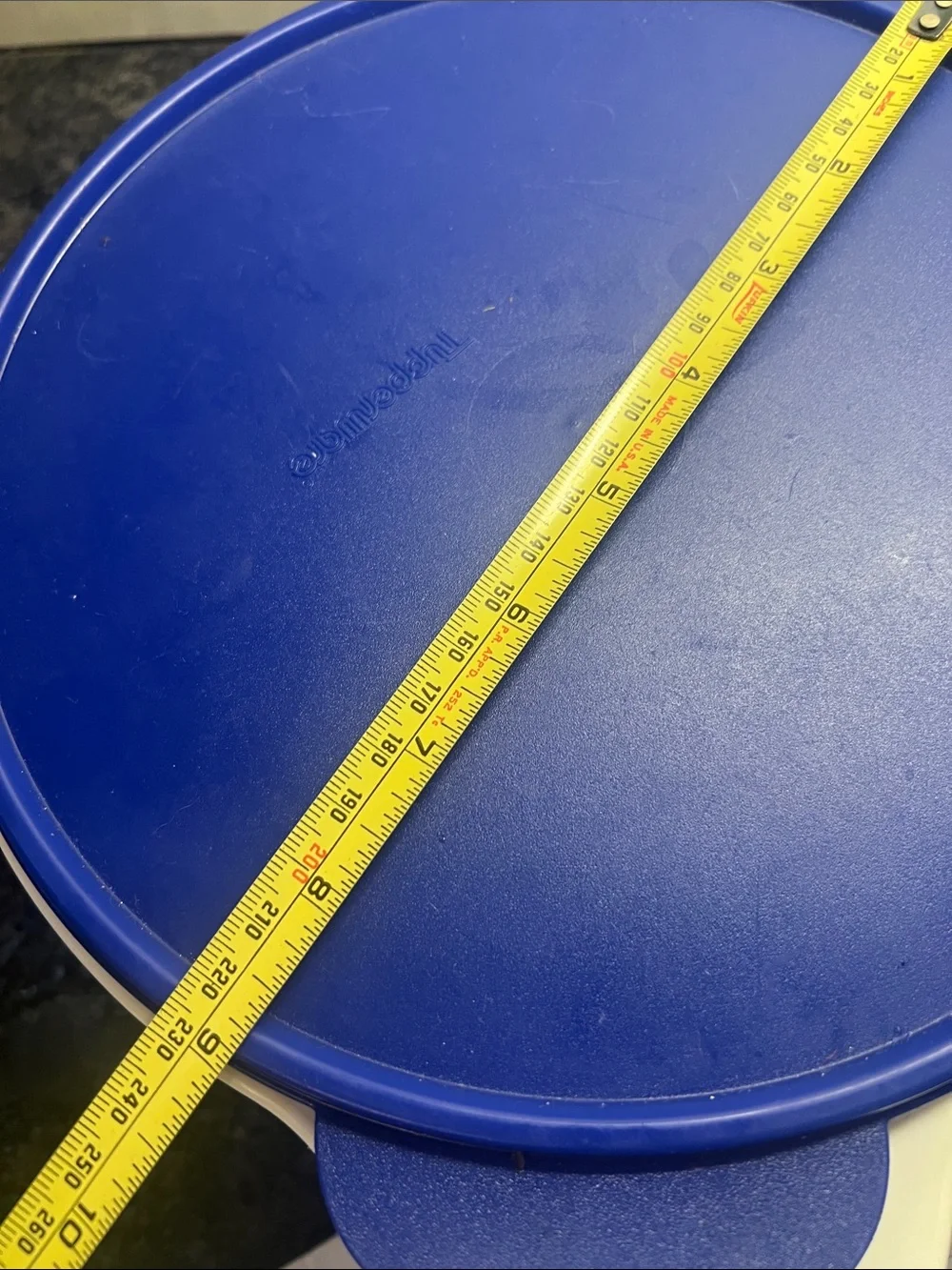 Set of 2 TUPPERWARE THATS A BOWL -Lidded Mixing Bowls with Handles.